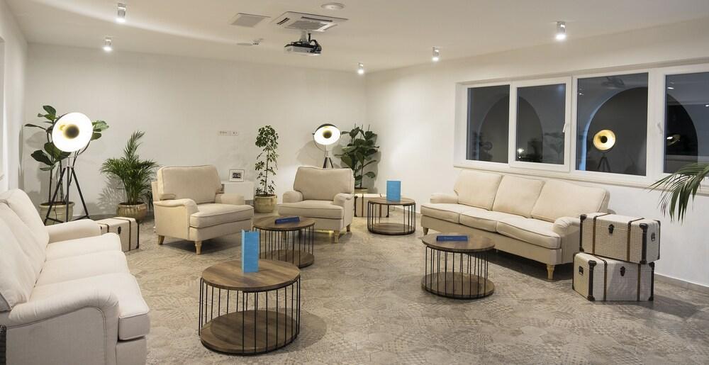 Port 9 Island Family Resort 코츌라 외부 사진
