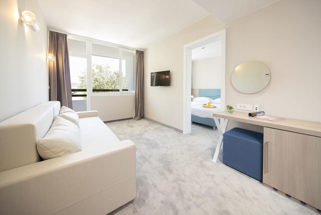 Port 9 Island Family Resort 코츌라 외부 사진